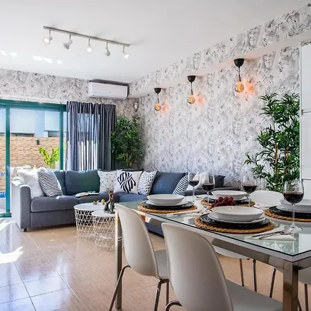 Casa Evelyn Piscina Climatizada بيت للعطل بلايا بلانكا