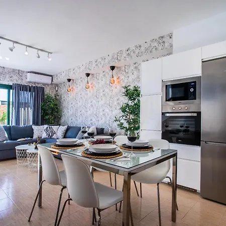 Будинок відпочинку Casa Evelyn Piscina Climatizada